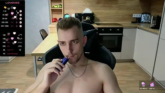 Snapshot of Larstar01 chatting on January 21, 5:30 pm Larstar01 online show from January 21, 5:30 pm