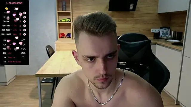 Snapshot of Larstar01 chatting on February 6, 4:25 pm Larstar01 online show from February 6, 4:25 pm