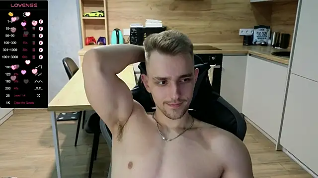 Snapshot of Larstar01 chatting on February 6, 7:29 pm Larstar01 online show from February 6, 7:29 pm