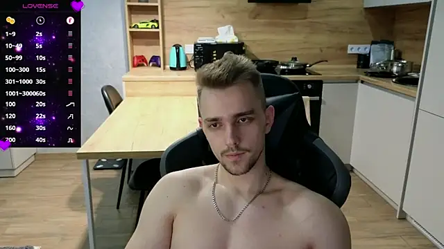 Snapshot of Larstar01 chatting on February 15, 3:31 am Larstar01 online show from February 15, 3:31 am