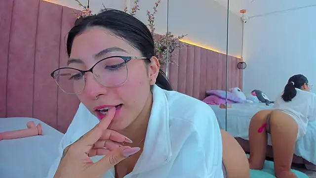 Snapshot of MarianaBranzz chatting on February 10, 7:17 pm MarianaBranzz online show from February 10, 7:17 pm