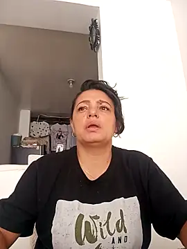 Emily0215 online show from February 13, 2:57 pm