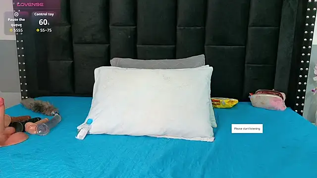 Snapshot of kinkyhousewifee chatting on February 14, 2:52 am kinkyhousewifee online show from February 14, 2:52 am