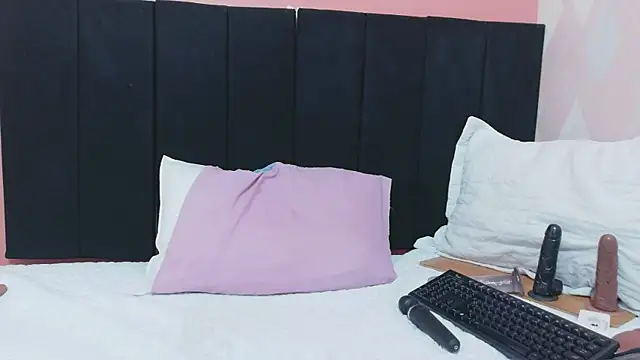 Snapshot of kinkyhousewifee chatting on May 16, 7:45 pm kinkyhousewifee online show from May 16, 7:45 pm