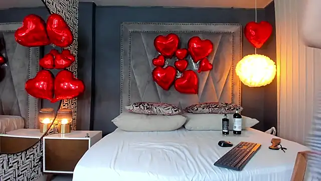 nahomi sweett online show from February 6, 10:59 am