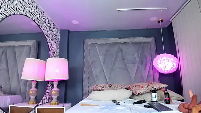 nahomi sweett online show from March 11, 5:35 pm