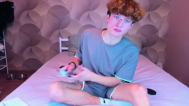 Snapshot of Ian_Flor chatting on December 17, 12:33 pm Ian Flor online show from December 17, 12:33 pm