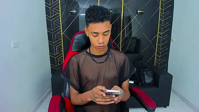 Snapshot of Hottwinkguys chatting on February 2, 11:00 pm Hottwinkguys online show from February 2, 11:00 pm