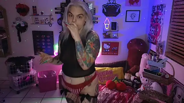 CherryBombBomb online show from January 4, 6:30 am