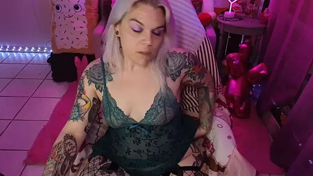 CherryBombBomb online show from February 20, 6:39 am