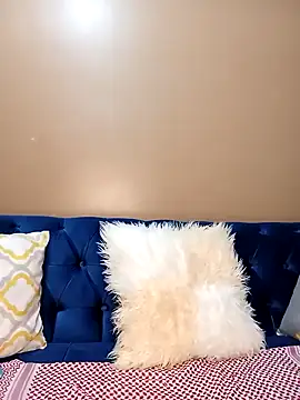 Snapshot of Ayrella02 chatting on December 11, 1:37 am Ayrella02 online show from December 11, 1:37 am