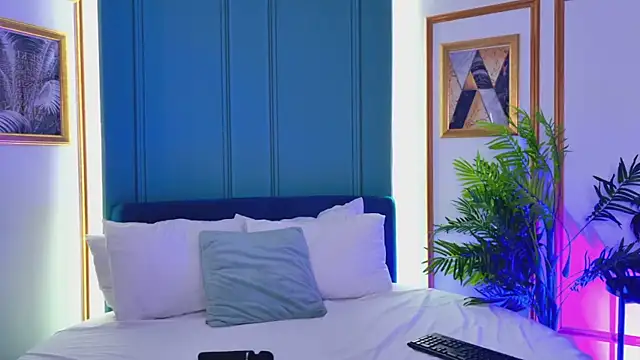 Snapshot of LunaWills_ chatting on November 14, 5:17 am LunaWills online show from November 14, 5:17 am