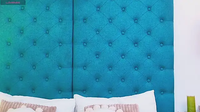 Snapshot of LunaWills_ chatting on November 26, 5:41 am LunaWills online show from November 26, 5:41 am