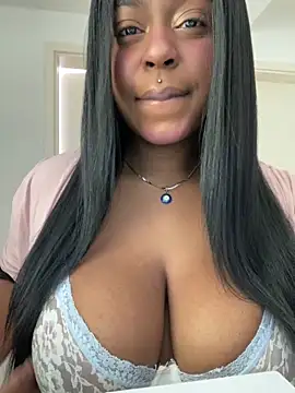 latinababyy online show from March 7, 2:45 pm