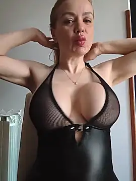 eva ragazzadolce online show from June 6, 12:10 pm