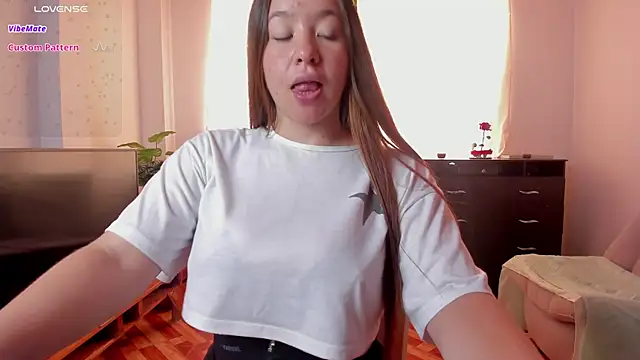 Snapshot of Simply_Zoe__ chatting on February 26, 6:00 pm Simply Zoe   online show from February 26, 6:00 pm