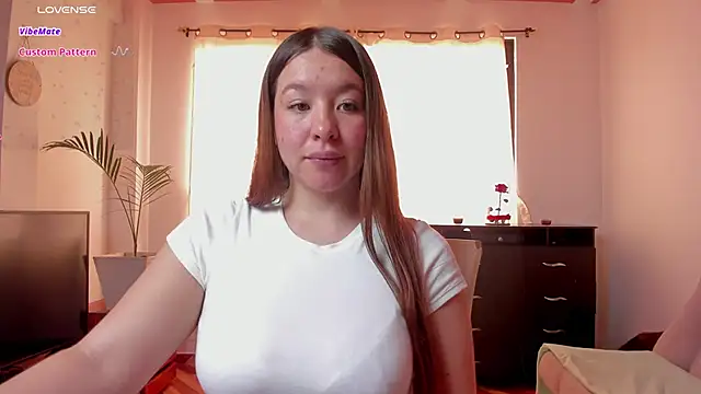 Snapshot of Simply_Zoe__ chatting on February 27, 6:09 pm Simply Zoe   online show from February 27, 6:09 pm