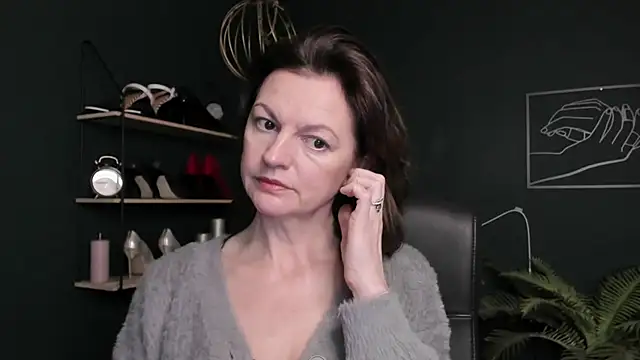 VivianWILD online show from October 24, 6:43 am