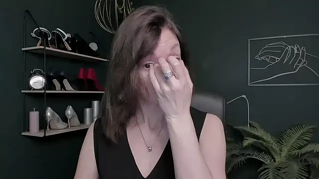 VivianWILD online show from November 4, 6:56 am