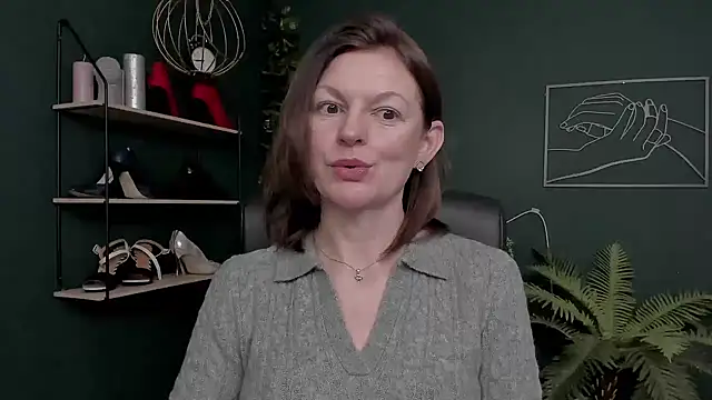 VivianWILD online show from November 19, 6:57 am