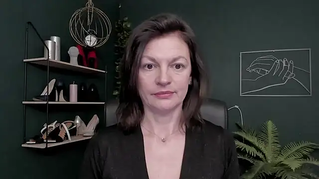 VivianWILD online show from December 16, 6:51 am