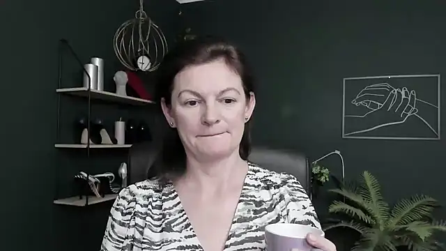 Snapshot of VivianWILD chatting on June 18, 9:14 am VivianWILD online show from June 18, 9:14 am