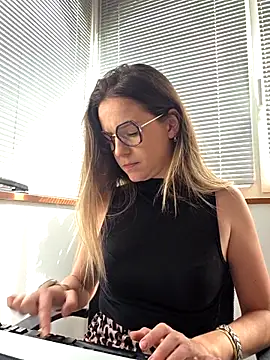 lucie mehott online show from April 27, 8:45 am