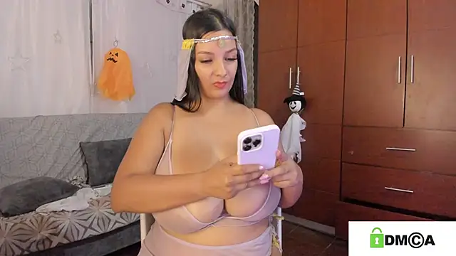 Snapshot of loreth_J chatting on October 8, 10:07 pm loreth J online show from October 8, 10:07 pm