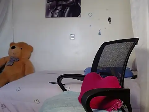 Snapshot of TeenieReeny chatting on March 16, 8:54 am TeenieReeny online show from March 16, 8:54 am