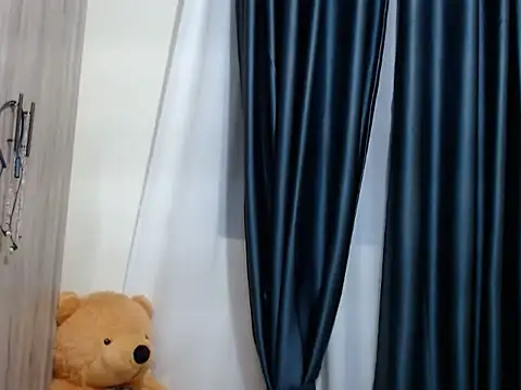 Snapshot of TeenieReeny chatting on October 5, 4:38 pm TeenieReeny online show from October 5, 4:38 pm