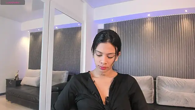 saracorraless online show from October 3, 10:56 am