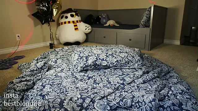 Snapshot of bestblonde chatting on January 31, 8:33 pm bestblonde online show from January 31, 8:33 pm