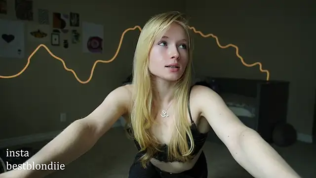 Snapshot of bestblonde chatting on March 1, 6:21 pm bestblonde online show from March 1, 6:21 pm