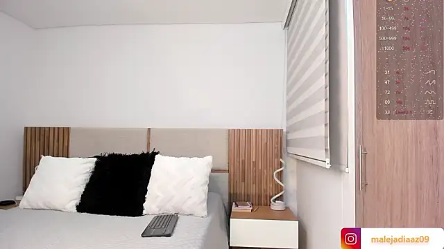 MalejaDiaz  online show from February 10, 7:40 pm