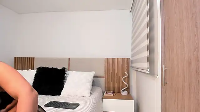 MalejaDiaz  online show from March 6, 5:53 pm