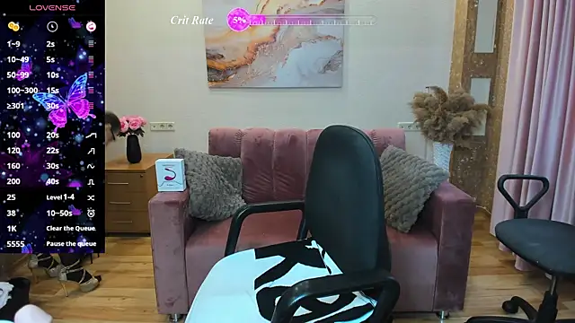 Snapshot of Alana_Walkers chatting on June 28, 12:00 pm Alana Walkers online show from June 28, 12:00 pm