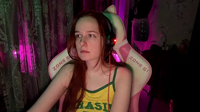 Snapshot of pearl_princess_ chatting on June 24, 2:54 am pearl princess online show from June 24, 2:54 am