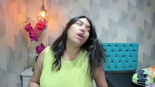 LindaBreeS online show from April 4, 12:35 pm