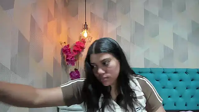 LindaBreeS online show from April 18, 4:33 pm