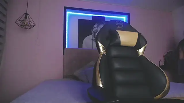 Andrea Ramos online show from March 19, 2:37 am