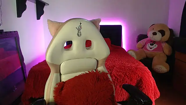 Allisonnlopez online show from February 1, 5:37 pm