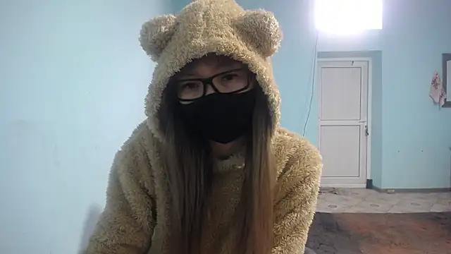 elllaaxx online show from March 7, 6:35 am