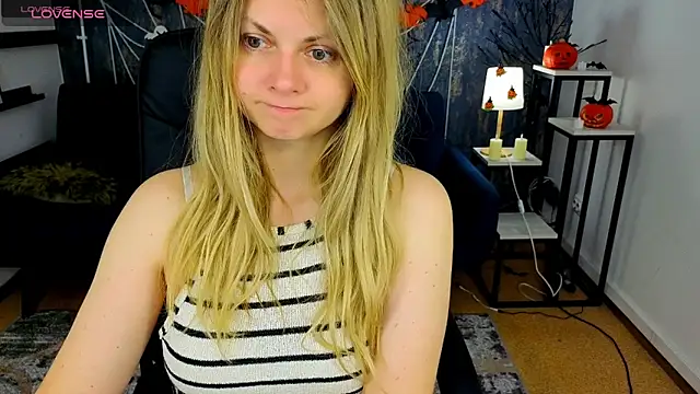 SmilingEmily  online show from October 20, 6:47 am