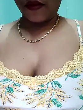 Snapshot of sexyindi_couple chatting on December 3, 6:15 am sexyindi couple online show from December 3, 6:15 am