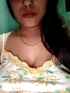 Snapshot of sexyindi_couple chatting on December 3, 2:49 pm sexyindi couple online show from December 3, 2:49 pm