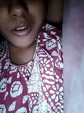 Snapshot of sexyindi_couple chatting on December 3, 6:38 pm sexyindi couple online show from December 3, 6:38 pm