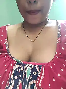 Snapshot of sexyindi_couple chatting on January 15, 7:15 am sexyindi couple online show from January 15, 7:15 am