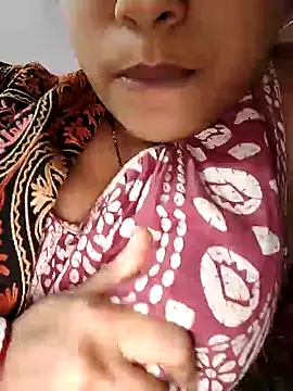 Snapshot of sexyindi_couple chatting on January 26, 1:47 pm sexyindi couple online show from January 26, 1:47 pm