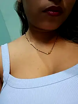 Snapshot of sexyindi_couple chatting on January 30, 5:28 pm sexyindi couple online show from January 30, 5:28 pm