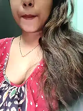 Snapshot of sexyindi_couple chatting on February 2, 7:52 am sexyindi couple online show from February 2, 7:52 am